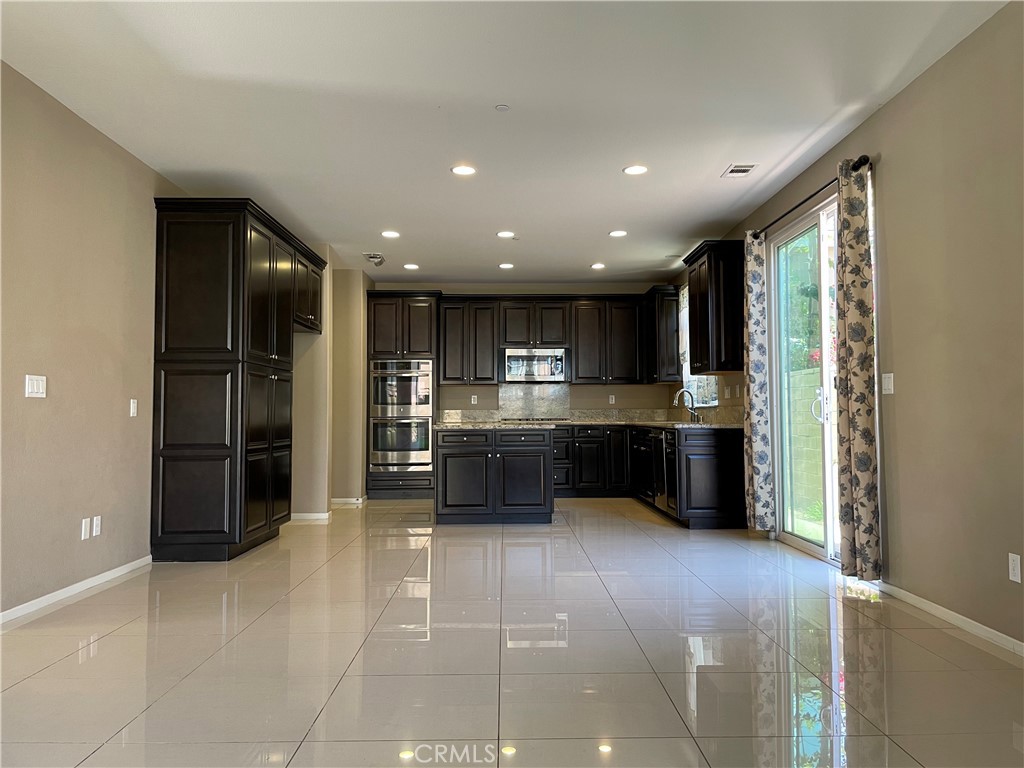 159 Fieldwood, Irvine CA 92618 - photo 2