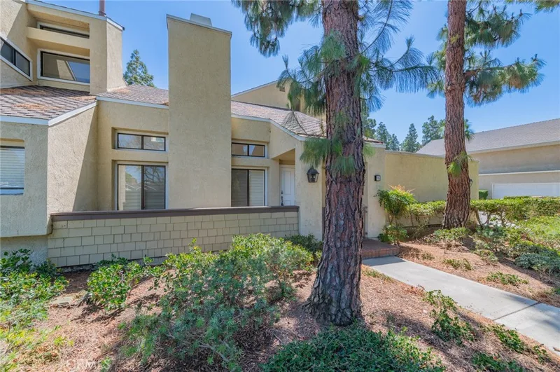 16 Claret, Irvine