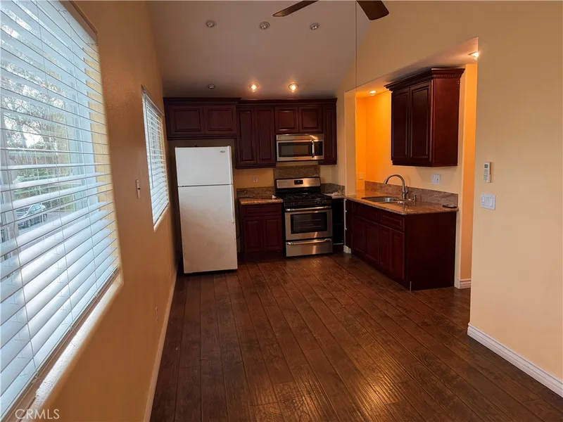 16 Wildwheat 2, Irvine, CA 92614