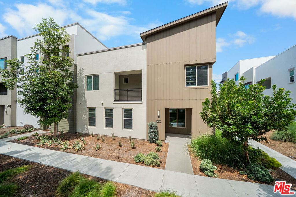 162 Novel, Irvine CA 92618 - photo 2