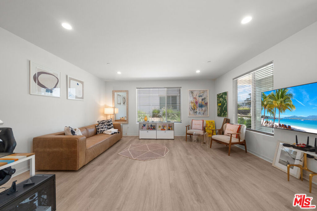 162 Novel, Irvine CA 92618 - photo 4
