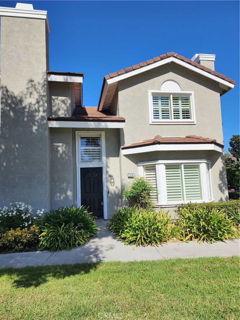 Front view - 168 Greenmoor 72, Irvine CA 92614 - photo 3