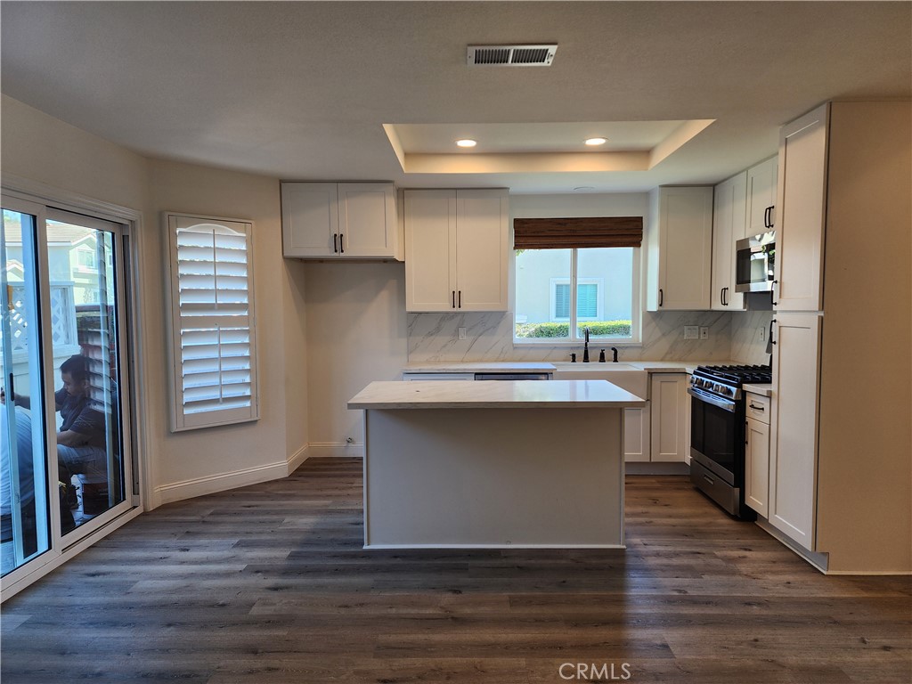 Kitchen view. - 168 Greenmoor 72, Irvine CA 92614 - photo 11