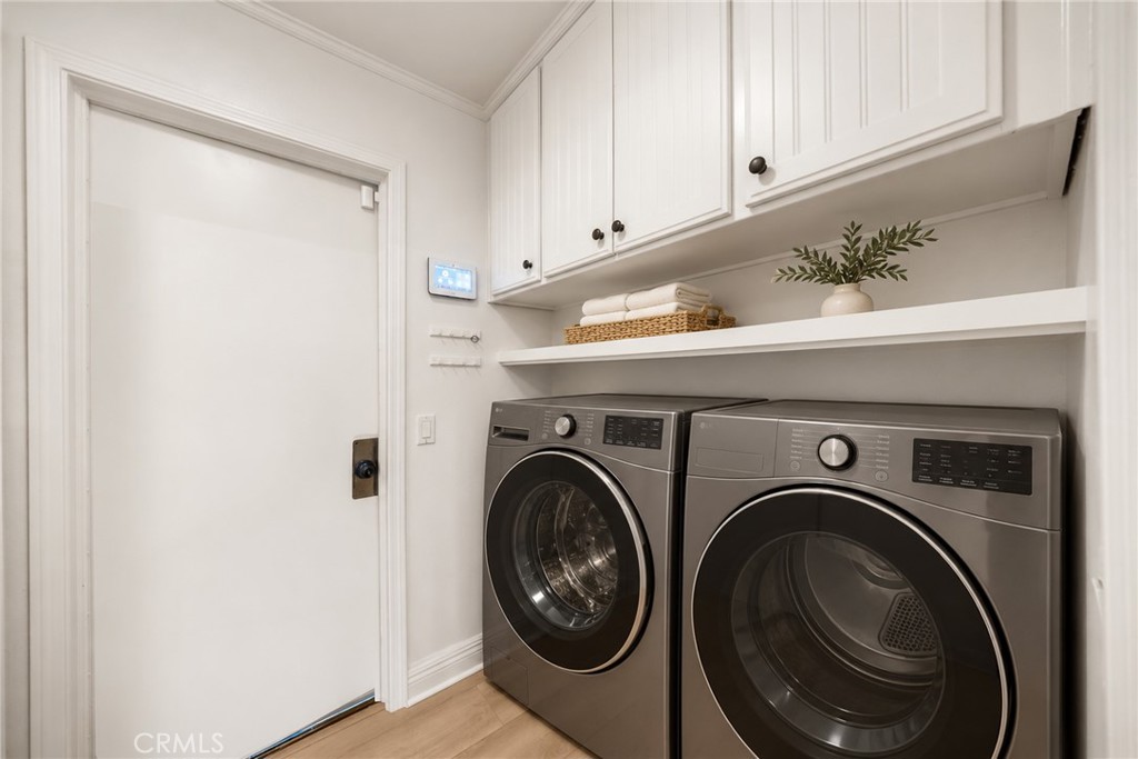 Virtual staging with washer and dryer - 17 Alderbrook, Irvine CA 92604 - photo 43