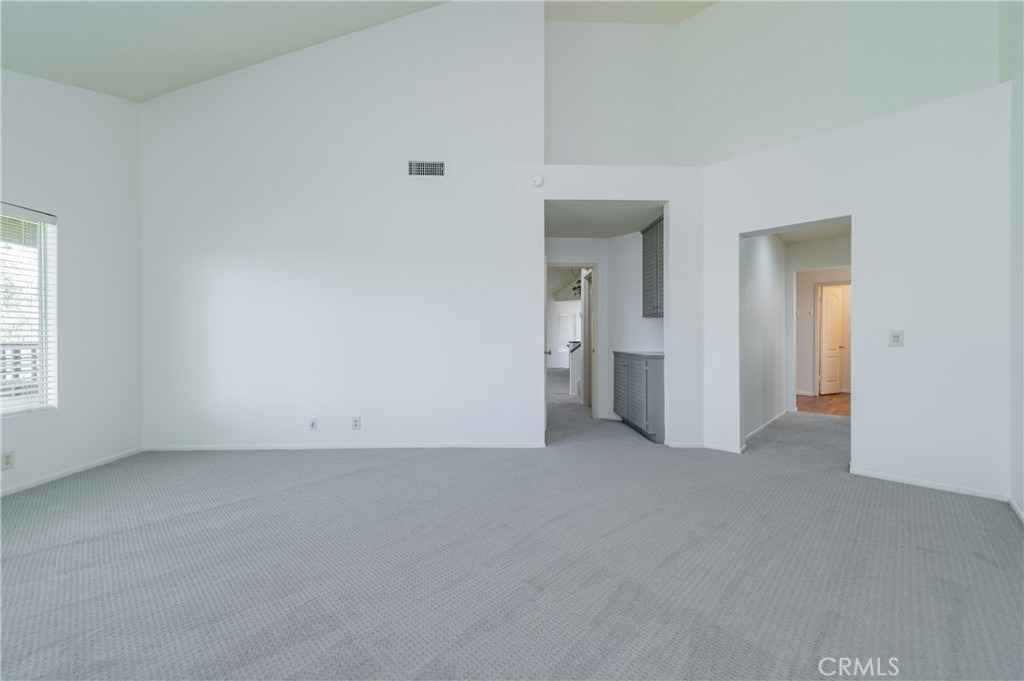 Master bedroom with high ceiling - 17 Auburn Aisle, Irvine CA 92612 - photo 9