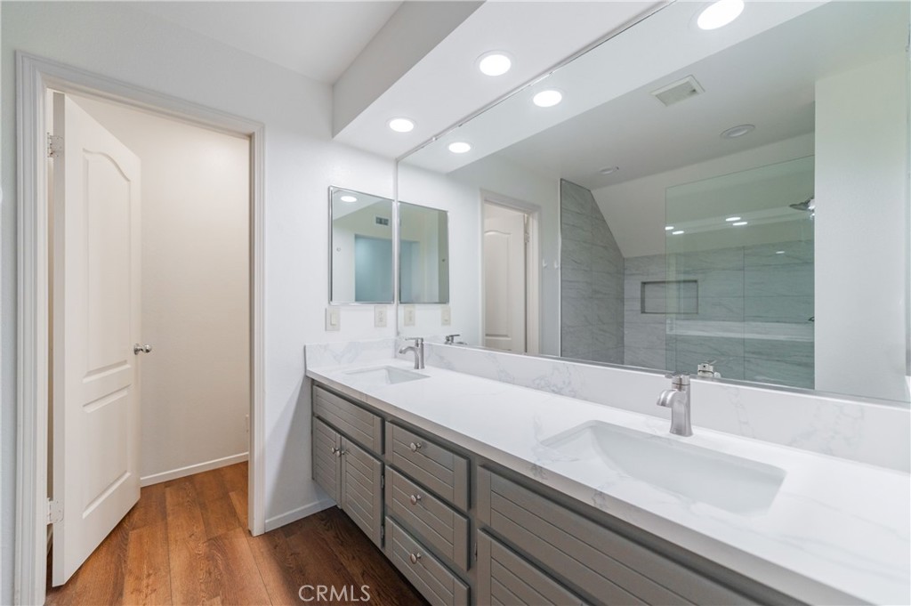 Master bathroom - 17 Auburn Aisle, Irvine CA 92612 - photo 10