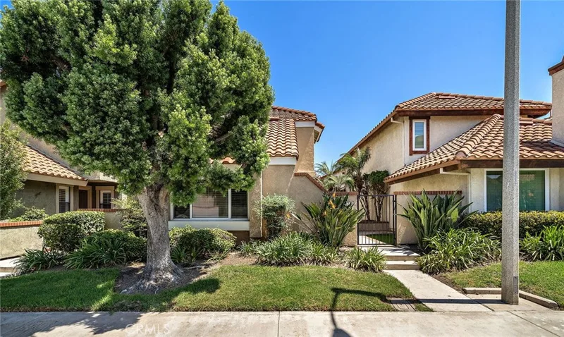 17 Calabria, Irvine, CA 92620