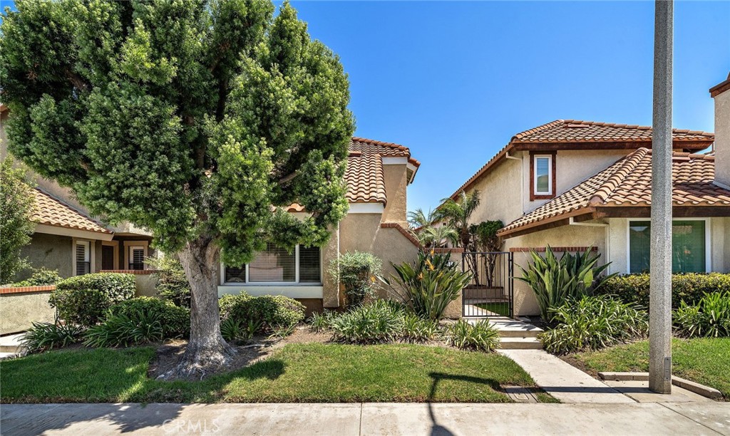 17 Calabria, Irvine CA 92620 - photo 1