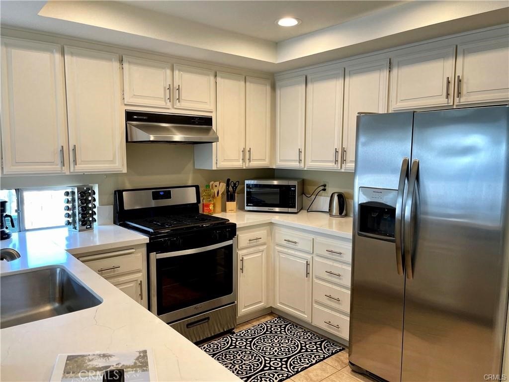 Ktichen - 17 FALLBROOK, Irvine CA 92604 - photo 5