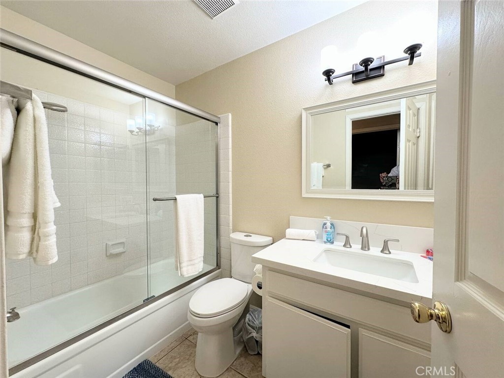Hall Bathroom - 17 FALLBROOK, Irvine CA 92604 - photo 14