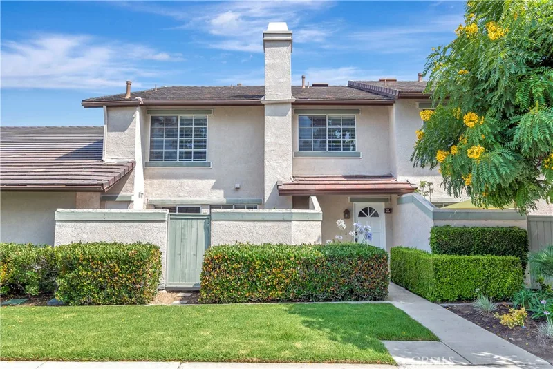 17 Oxford 28, Irvine, CA 92612