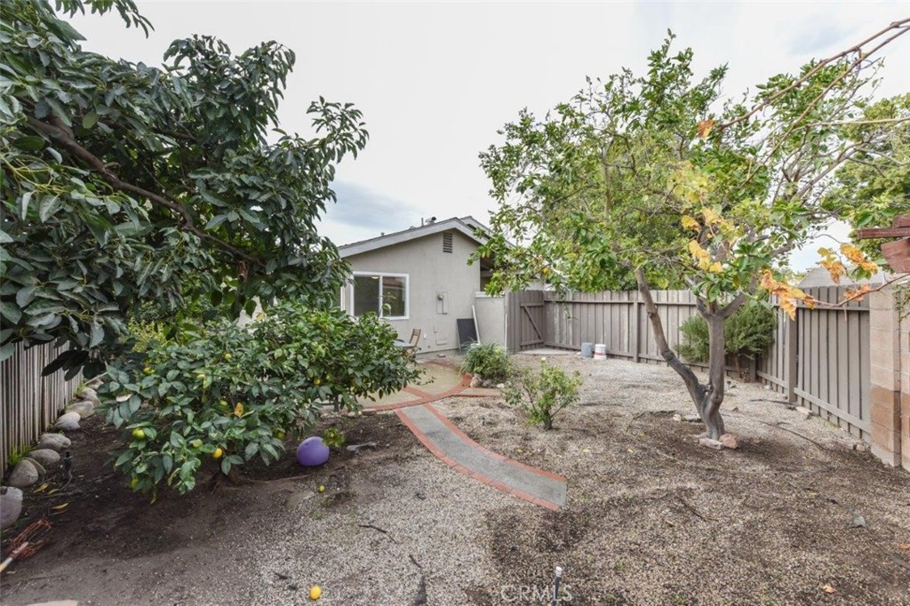 17562 Manchester Ave, Irvine CA 92614 - photo 20
