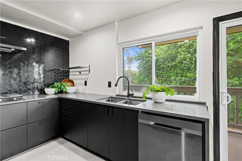 18 Rana 58, Irvine CA 92612 - photo 16