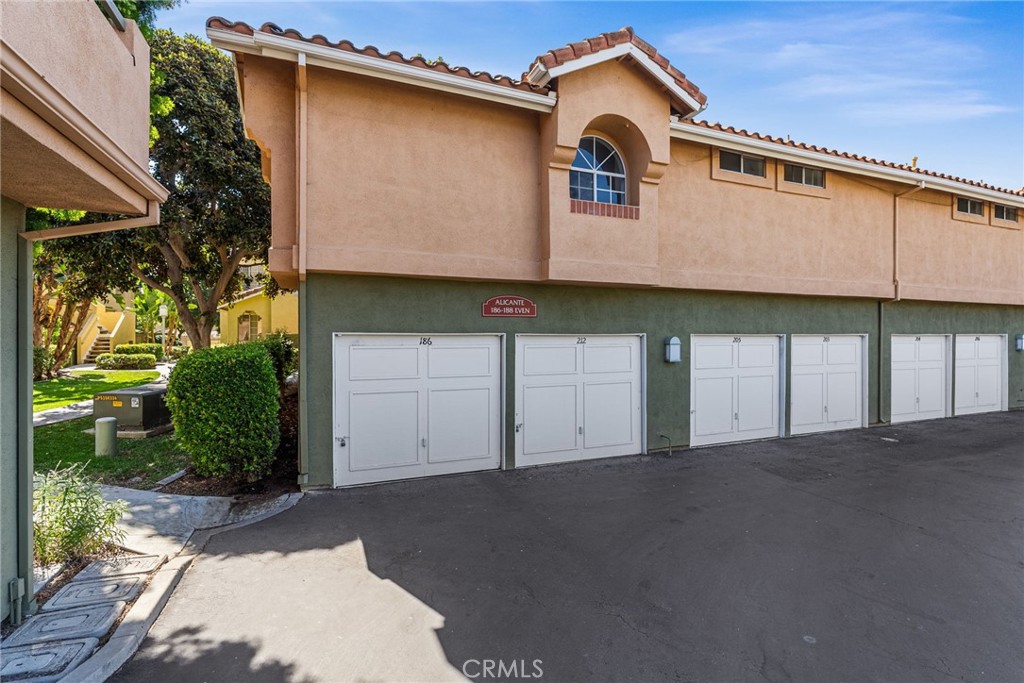 186 Alicante Aisle, Irvine CA 92614 - photo 4