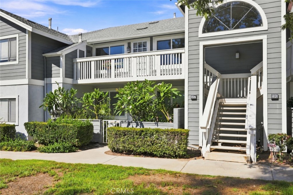 187 Huntington, Irvine CA 92620 - photo 2