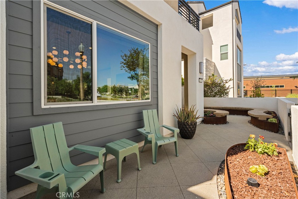 Front courtyard - 187 Sawbuck, Irvine CA 92618 - photo 3