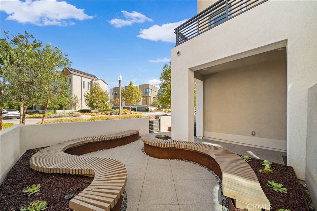 Front courtyard - 187 Sawbuck, Irvine CA 92618 - photo 4