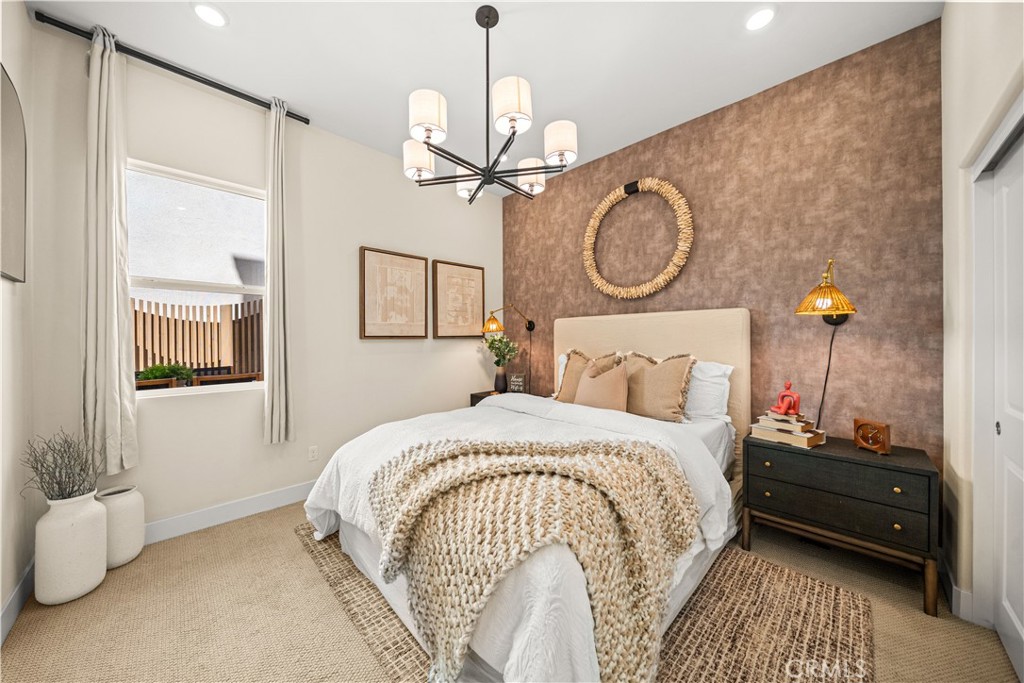 MAIN FLOOR BEDROOM SUITE OFFERS ITS OWN PRIVATE FULL BATHROOM - 187 Sawbuck, Irvine CA 92618 - photo 26