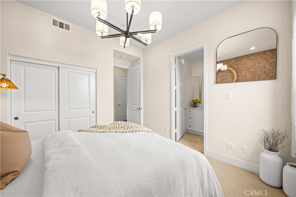 MAIN FLOOR BEDROOM SUITE OFFERS ITS OWN PRIVATE FULL BATHROOM - 187 Sawbuck, Irvine CA 92618 - photo 27