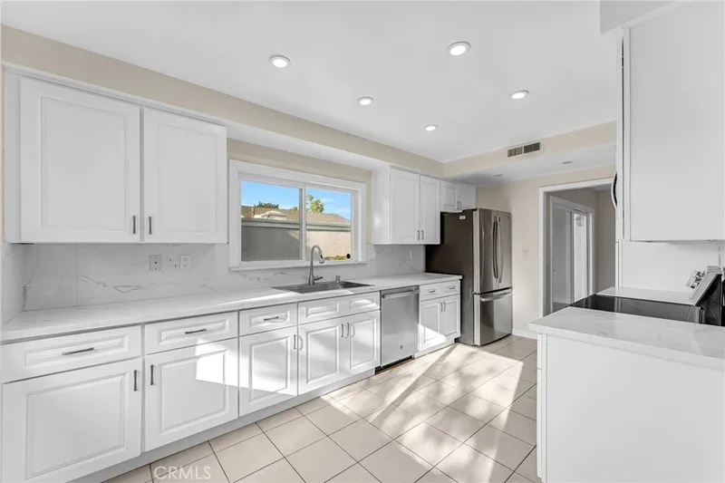 19301 Sierra Inez, Irvine