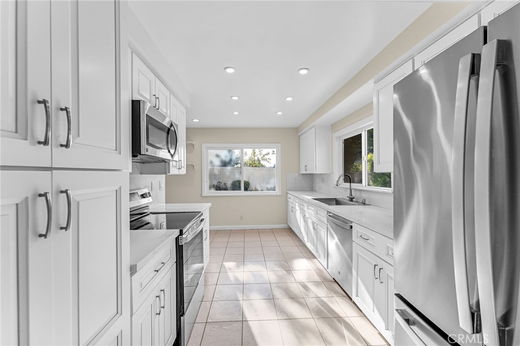 19301 Sierra Inez, Irvine CA 92603 - photo 18