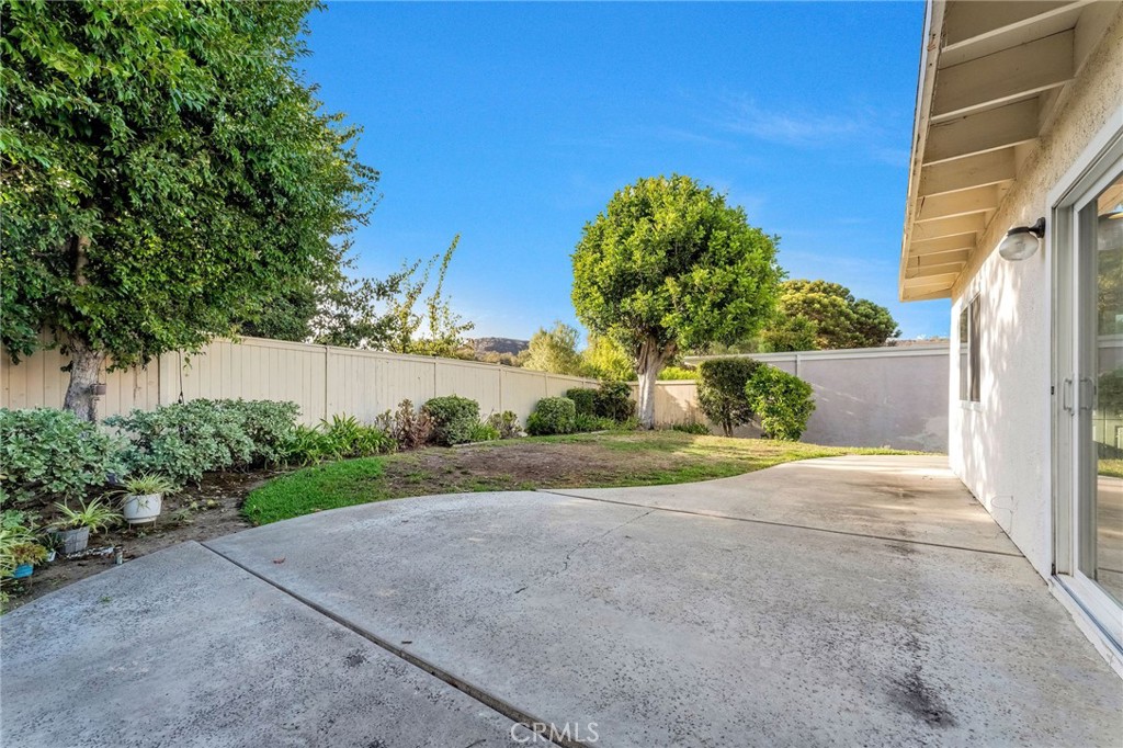 19301 Sierra Inez, Irvine CA 92603 - photo 32
