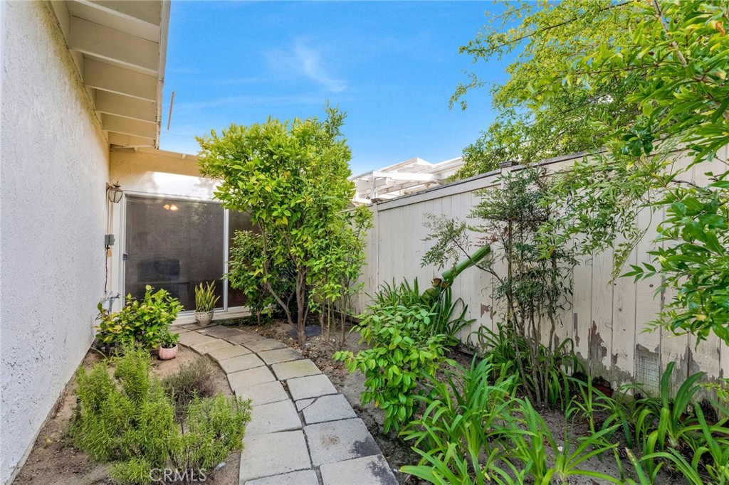 19301 Sierra Inez, Irvine CA 92603 - photo 33