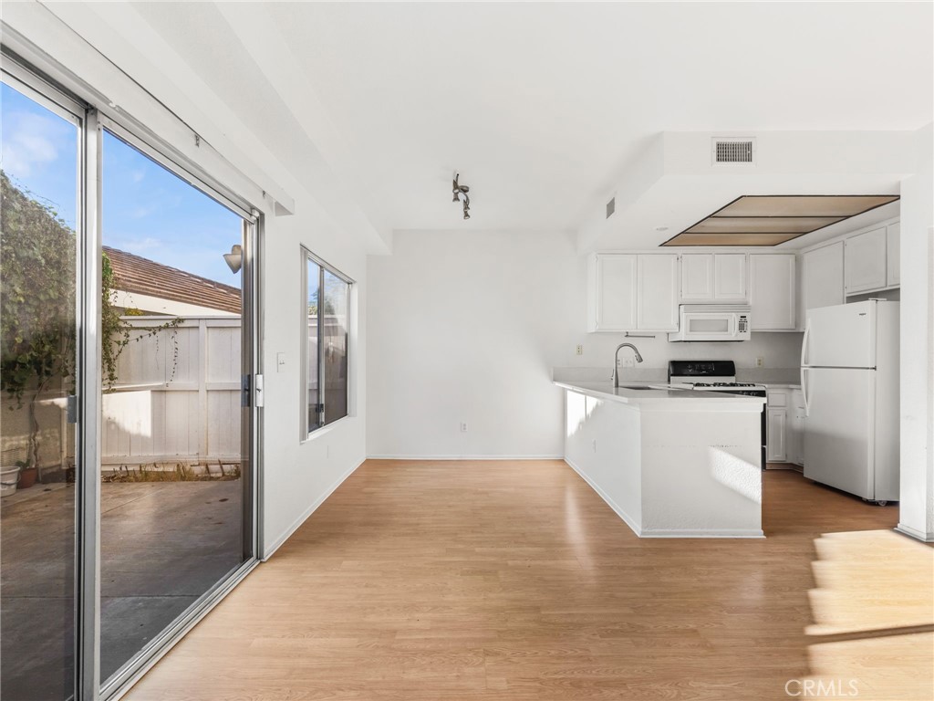 194 Greenmoor, Irvine CA 92614 - photo 8