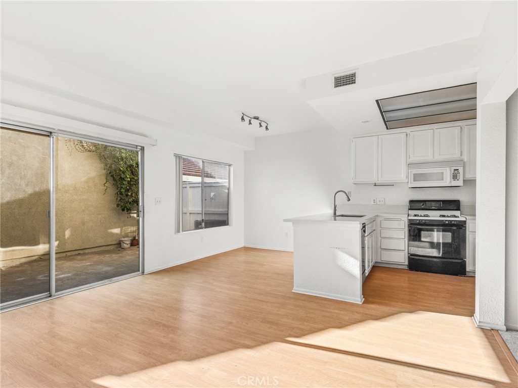 194 Greenmoor, Irvine CA 92614 - photo 9