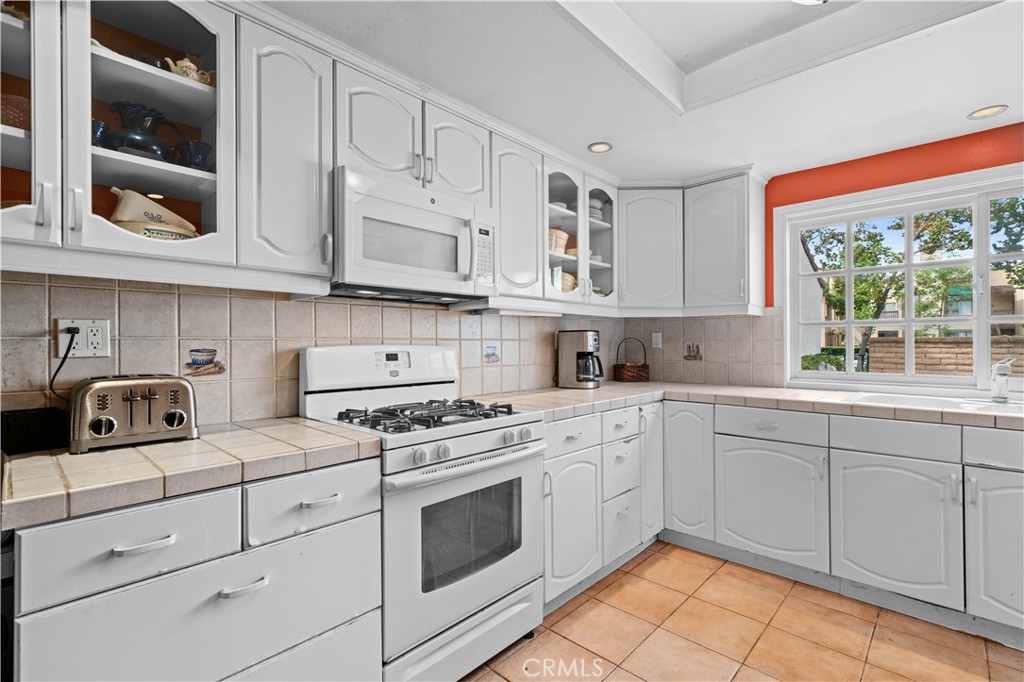 Kitchen - 2 Morena 4, Irvine CA 92612 - photo 7