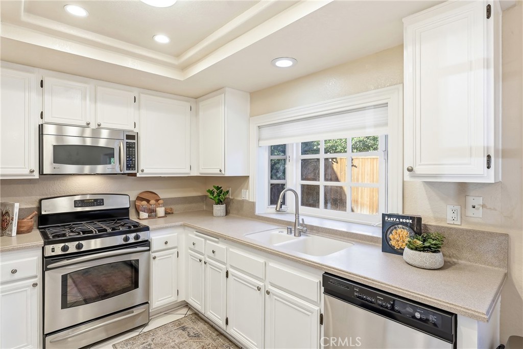 Kitchen - 2 Pebble, Irvine CA 92614 - photo 5