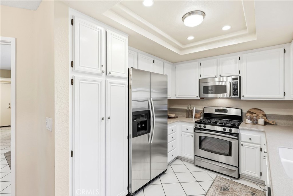 Kitchen - 2 Pebble, Irvine CA 92614 - photo 7