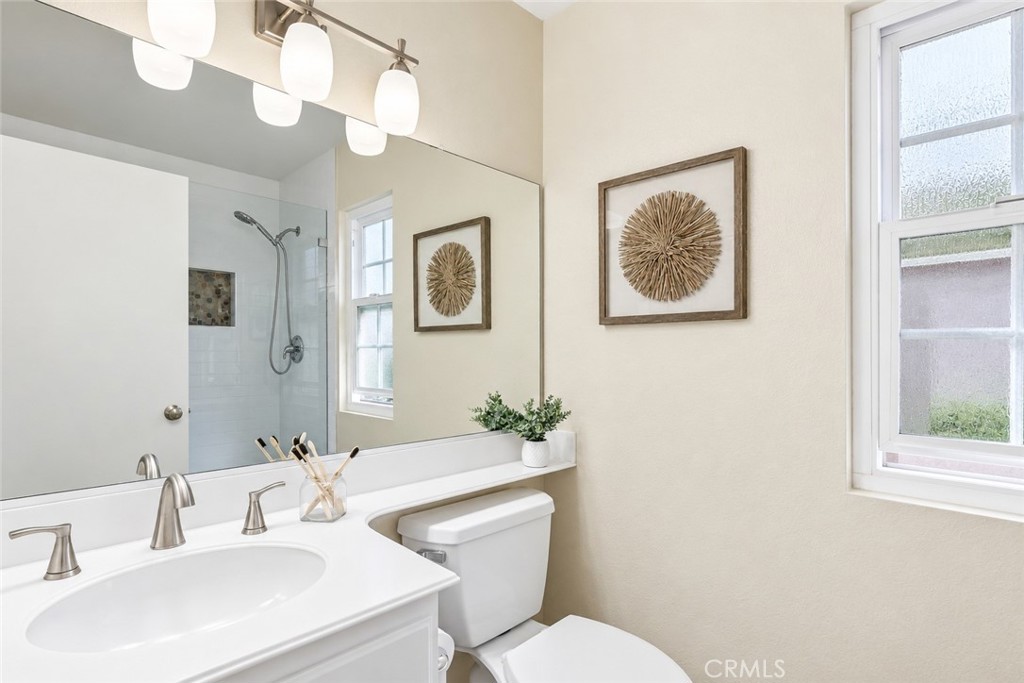 Upstairs Full Bathroom - 2 Pebble, Irvine CA 92614 - photo 19