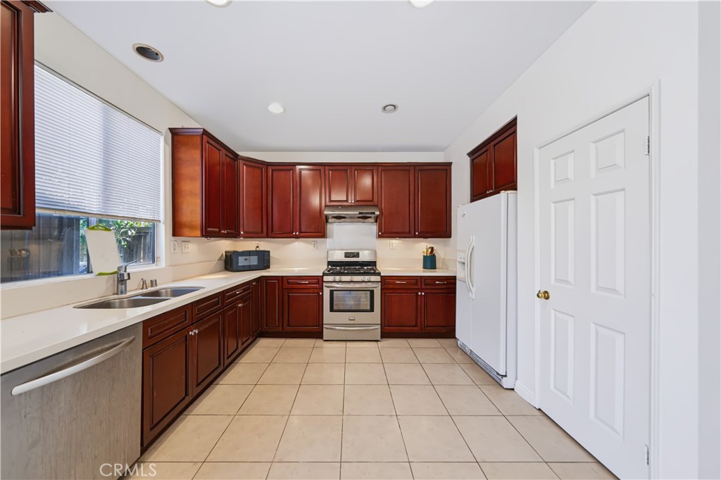 2 Safeguard Place, Irvine CA 92602 - photo 3