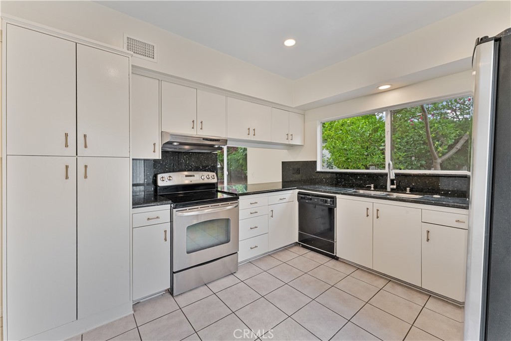 20 Norton St, Irvine CA 92612 - photo 25