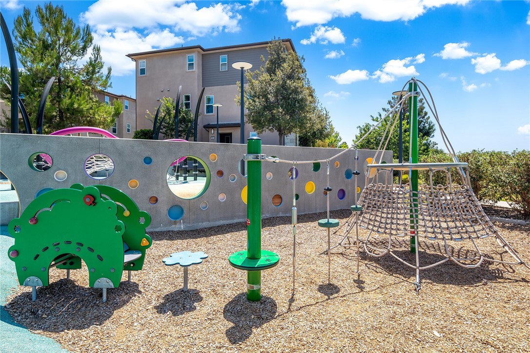 200 Chorus, Irvine CA 92618 - photo 35
