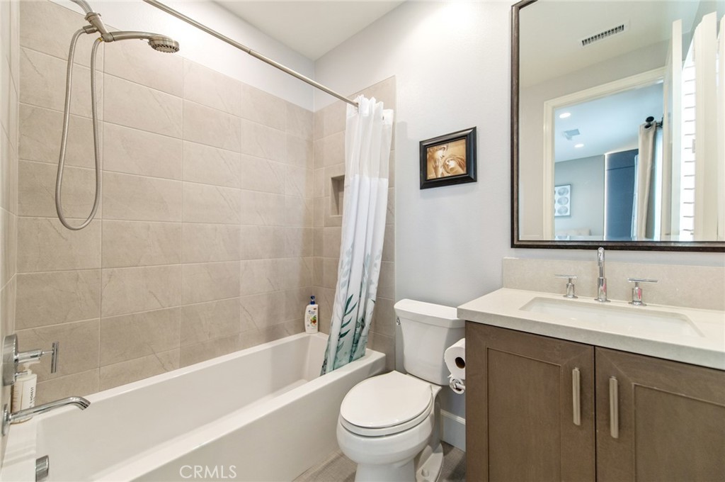 200 Piazza, Irvine CA 92602 - photo 22