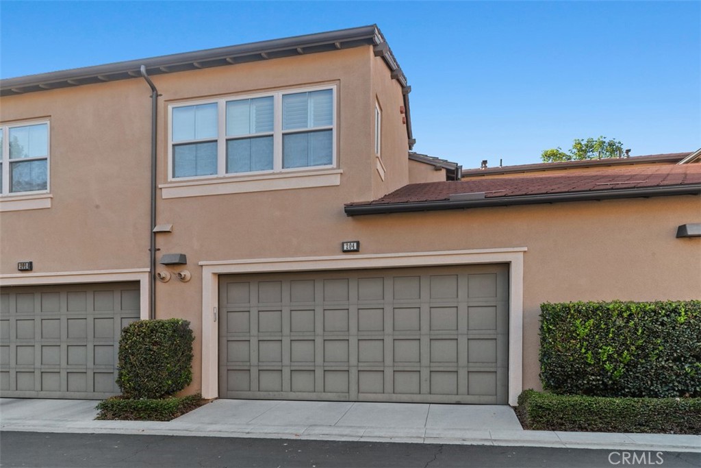 Extra wide garage - 204 Overbrook, Irvine CA 92620 - photo 37