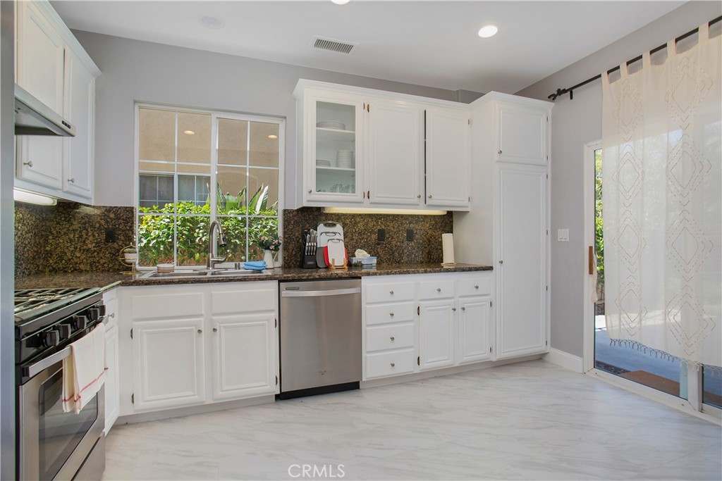 205 Cherrybrook Lane, Irvine CA 92618 - photo 6
