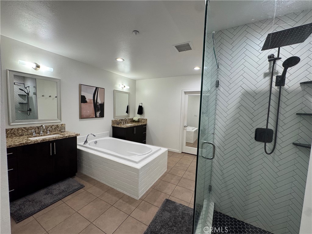 Very large Primary Shower - 21 Gramercy 218, Irvine CA 92612 - photo 25