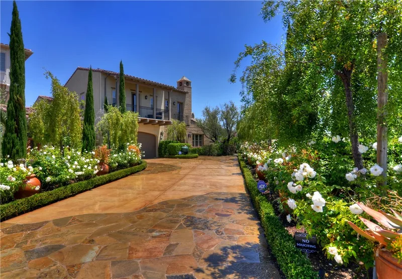 21 Seclusion, Irvine