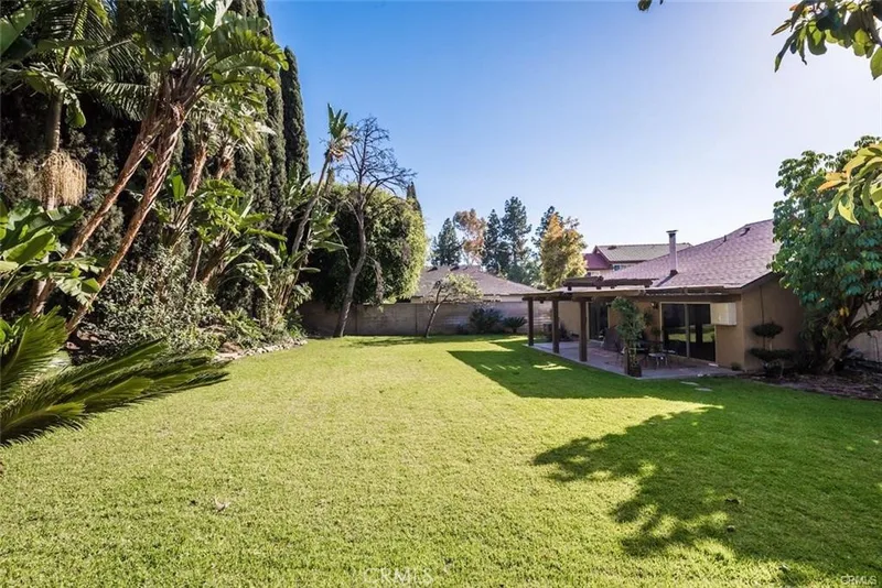 21 Tory, Irvine