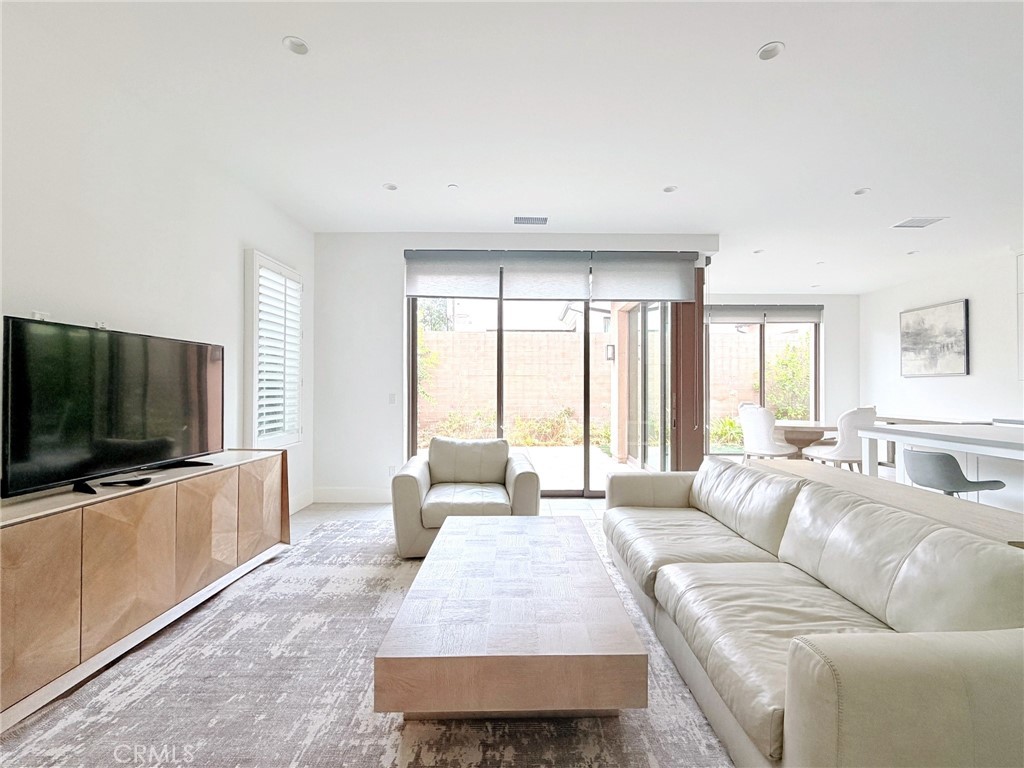 215 Piazza, Irvine CA 92602 - photo 4