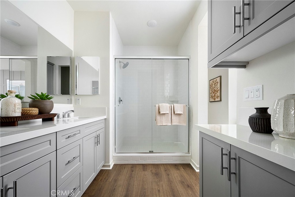 Model Photos: Photos shown are of the model home for this floor plan. Actual finishes, features, and landscaping may var - 217 Blue Wing, Irvine CA 92618 - photo 16