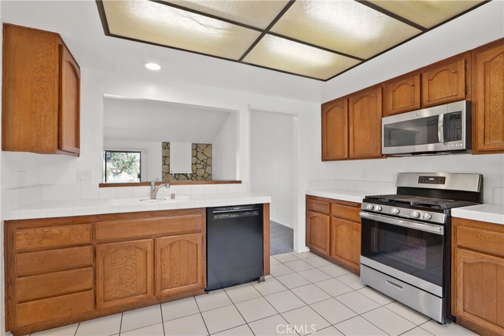 Updated appliances - 22 Clover, Irvine CA 92604 - photo 6