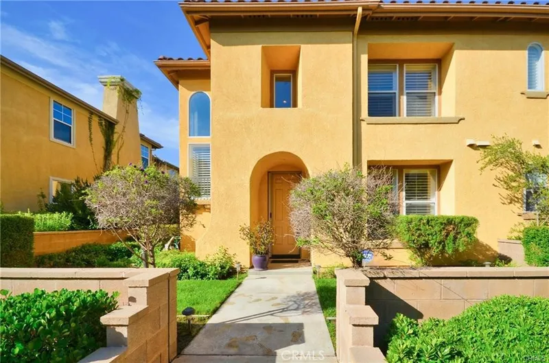 22 Crescent City, Irvine, CA 92602