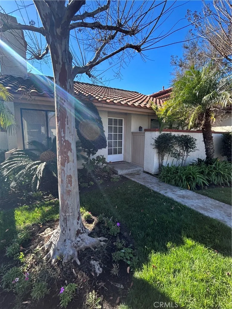 22 Vercelli, Irvine, CA 92620
