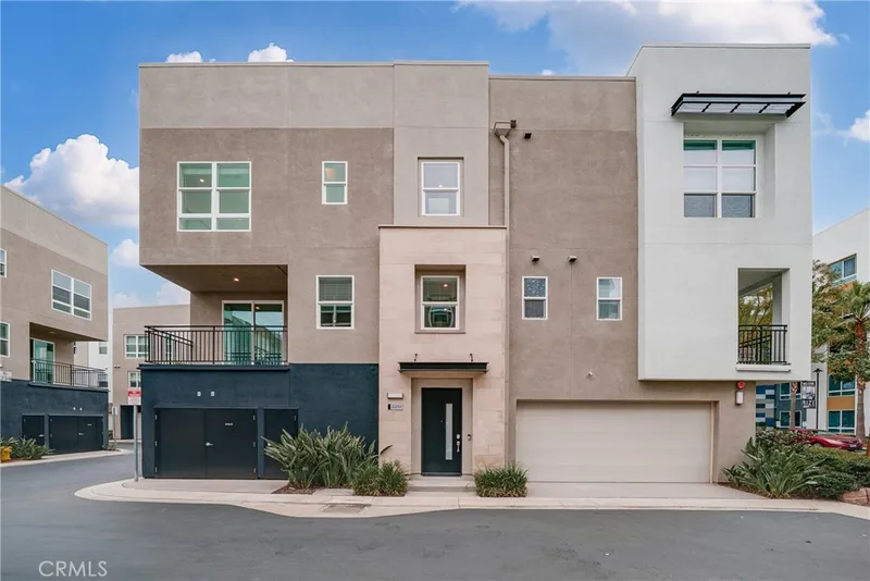 2210 Synergy, Irvine, CA 92614