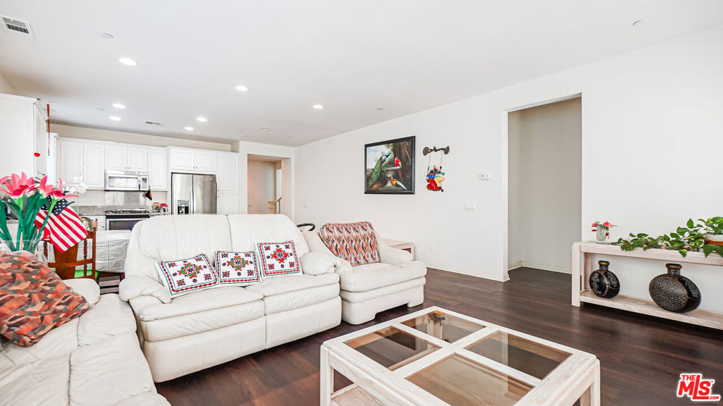 223 Bright Poppy, Irvine CA 92618 - photo 3