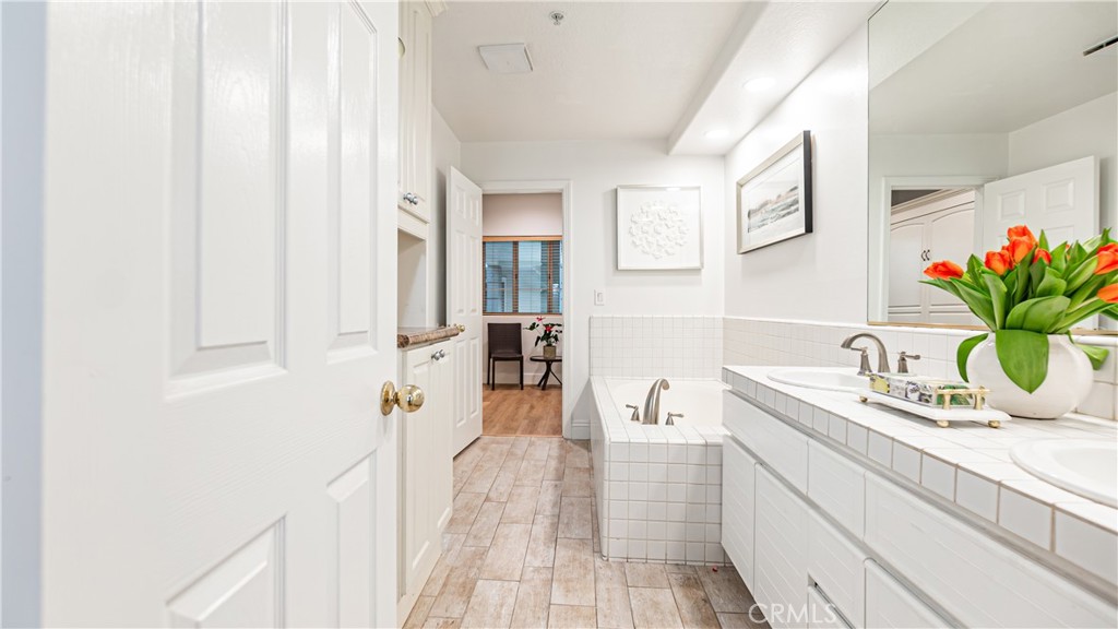 2233 Martin 109, Irvine CA 92612 - photo 5